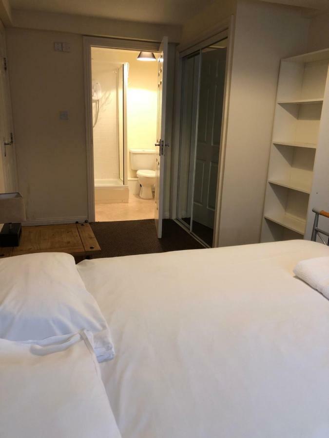Wallace Hide Out Glasgow Ngoại thất bức ảnh